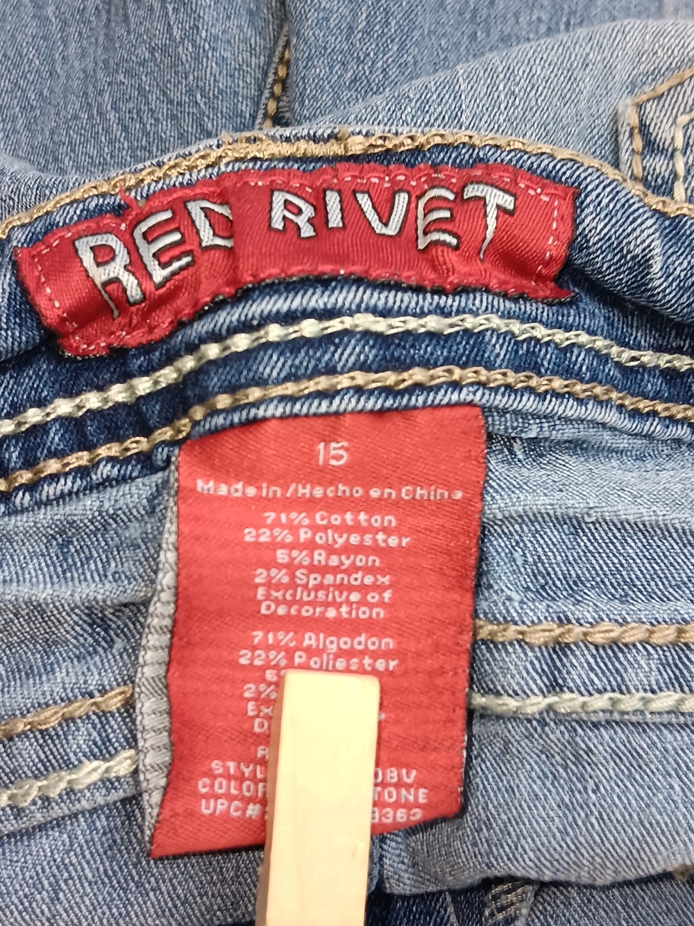 Red Rivet Red-Accented Denim Label Detail - Picture 8 of 13